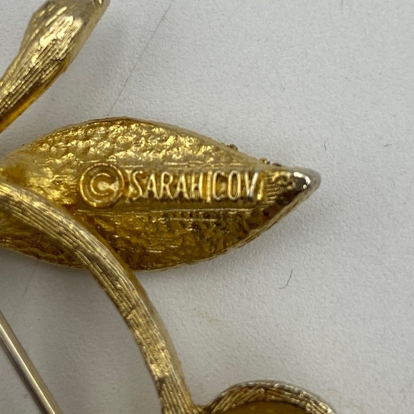 Vintage Sarah Coventry Brushed Gold Tone Cherries Brooch Pin - Picture 4 of 4